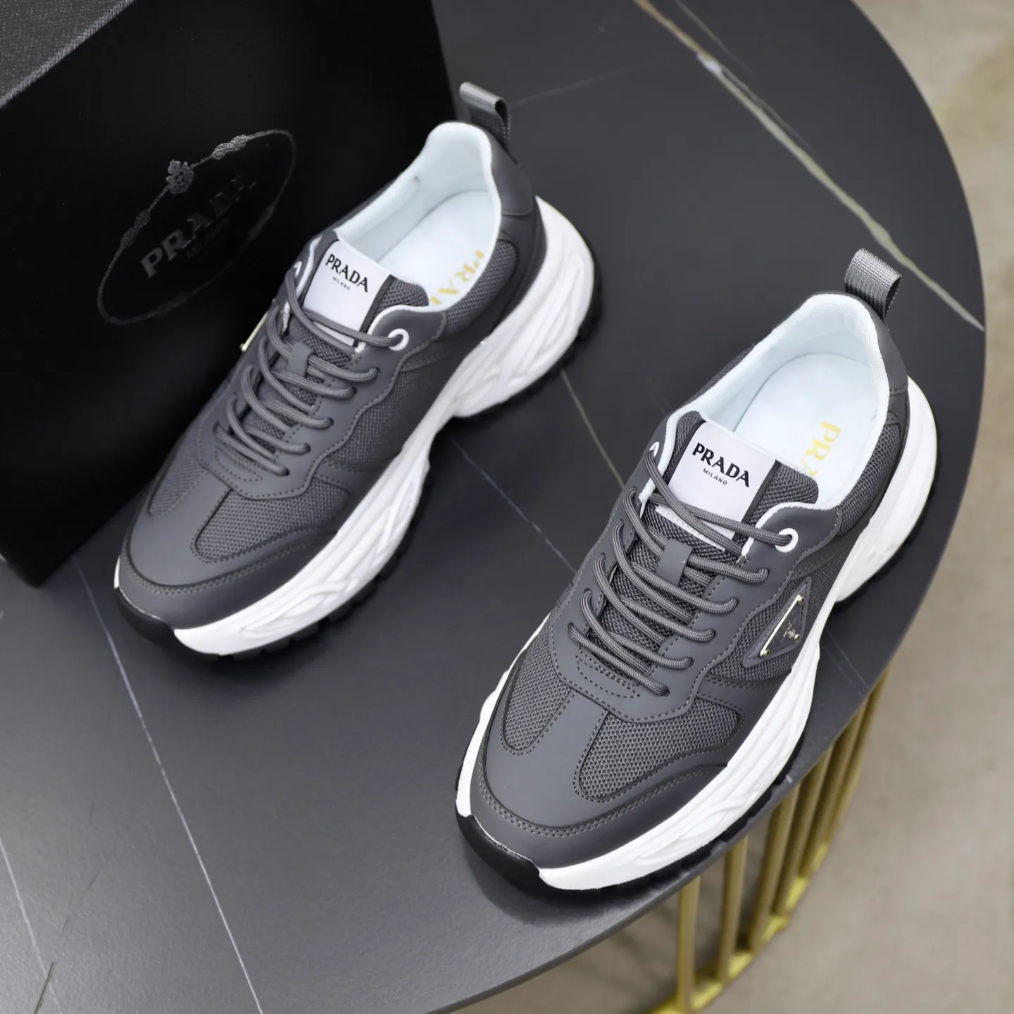 Ex-factory price: 462💰🙅‍♂️🙅‍♂️🙅‍♂️ Brand: PRADA Standard code: 38-44 (45 customized) Grade: Same as the official website Material: Original material splicing Comfortable and breathable lining Lightweight and wear-resistant sports outsole Style category: Men's fashionable casual shoes Running sneakers Distinguished luxury brand elements Top luxury Color: actual picture color